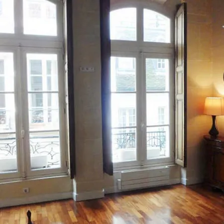 Historic Duplex Apt In 5th Apartment
