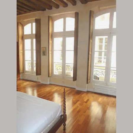 Historic Duplex Apt In 5th Apartment *